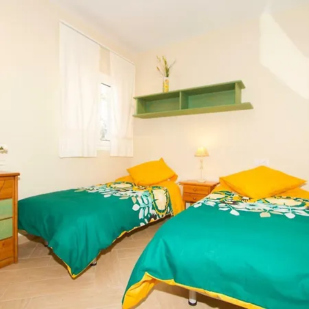 Almudena Suites شقة *